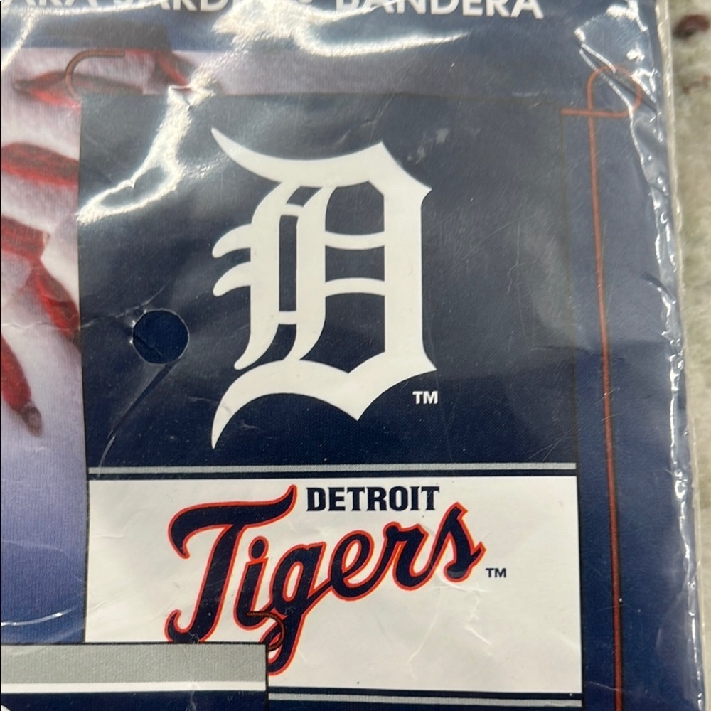 Wincraft Detroit Tigers Navy and White Garden Flag - Picture 2 of 6